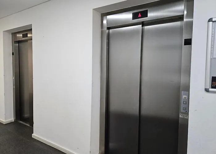 Modern Elegance: 2 Bedroom Oasis W/ Free Parking