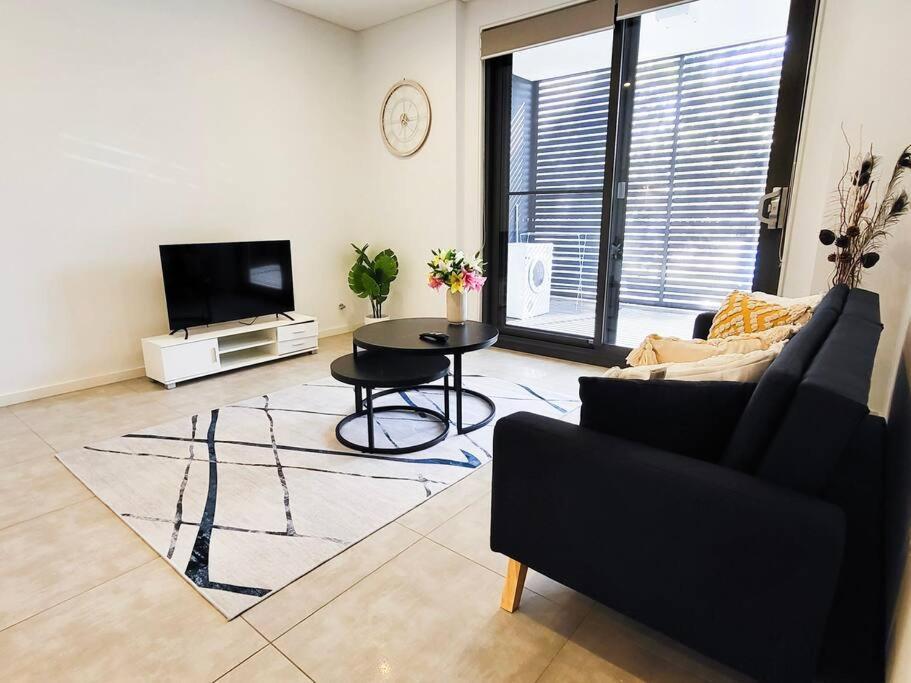 Modern Elegance: 2 Bedroom Oasis W/ Free Parking Apartment *