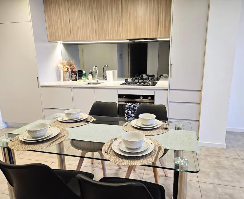 Apartment Modern Elegance: 2 Bedroom Oasis W/ Free Parking Epping