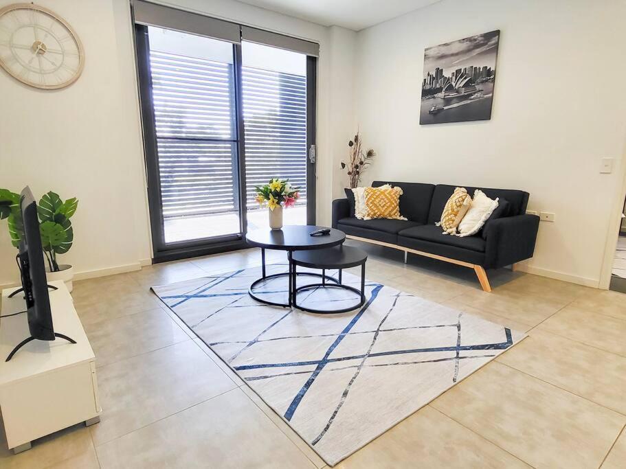 Modern Elegance: 2 Bedroom Oasis W/ Free Parking Epping