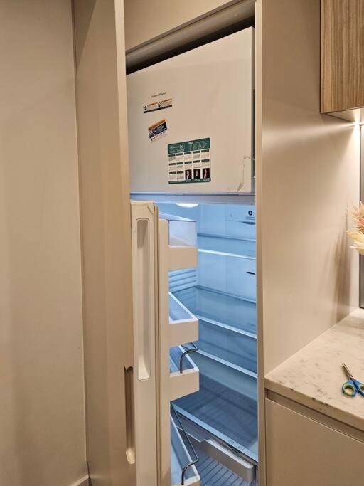 Modern Elegance: 2 Bedroom Oasis W/ Free Parking