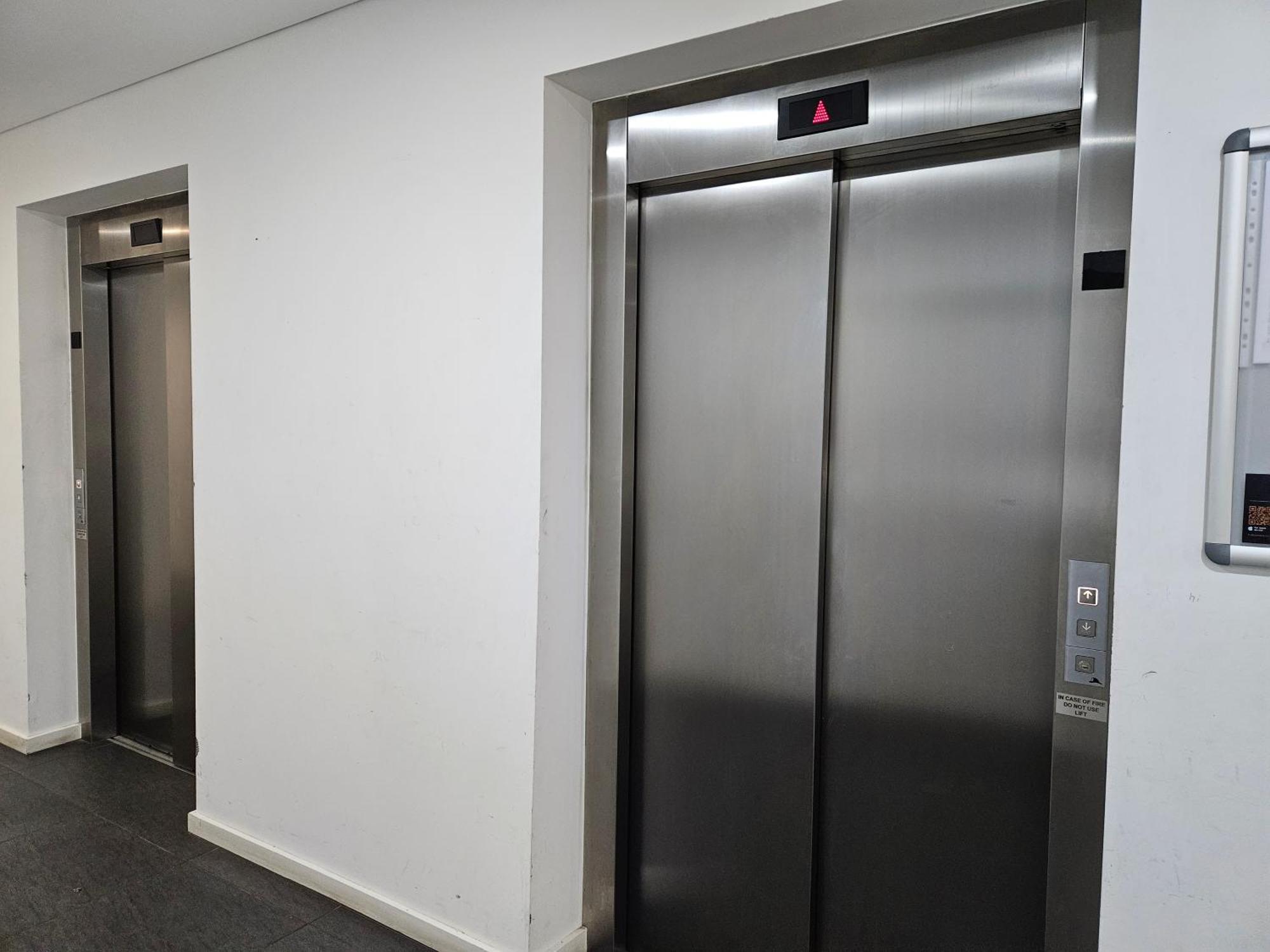 Modern Elegance: 2 Bedroom Oasis W/ Free Parking Epping