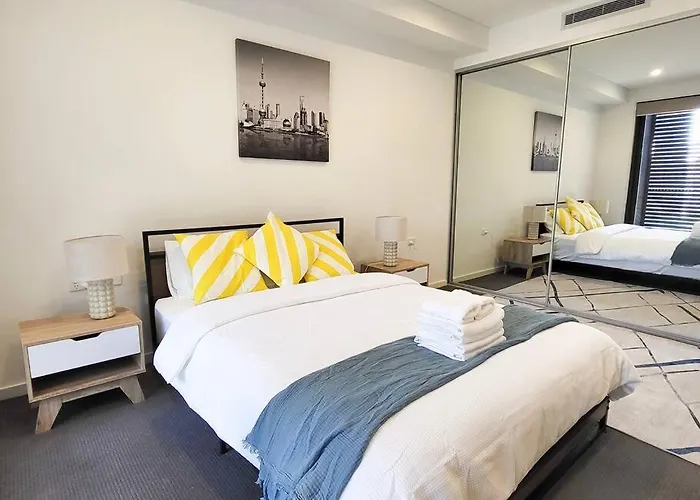 Modern Elegance: 2 Bedroom Oasis W/ Free Parking
