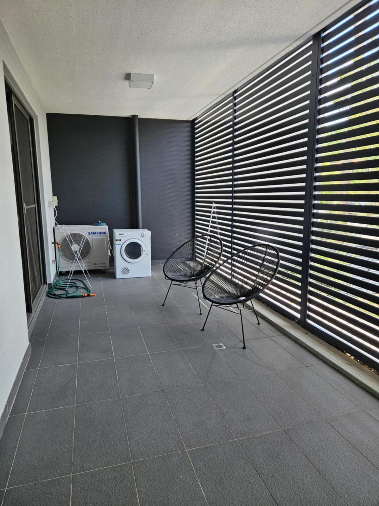 Apartment Modern Elegance: 2 Bedroom Oasis W/ Free Parking Epping
